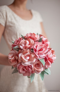 DIY paper roses wedding bouquet