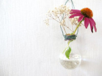 Do not throw the old bulb – easily transform small vase!