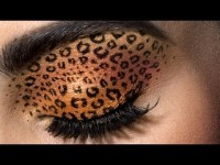 Leopard Eyes: HD Makeup Tutorial – YouTube.
Jordan Liberty creates a glamorous Halloween-chic look on model Brooke Quinn.