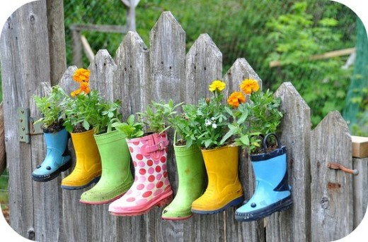 CREATIVE RECYCLED PLANTER