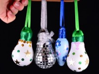 Christmas ornaments | DIY Reuse of old light bulb
