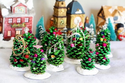 DIY : pine cone christmas trees