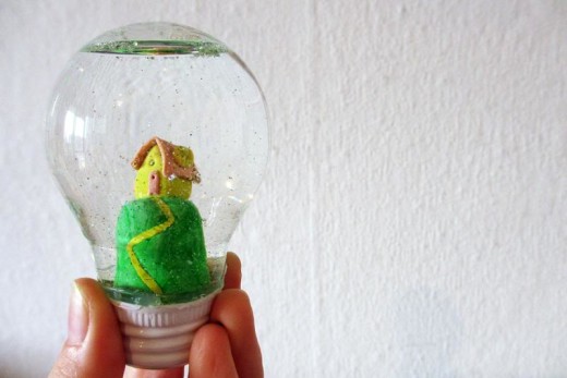 Light bulb snow globe | Magical Daydream