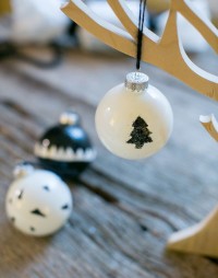 How to Make Stylish Black and White Glass Christmas Baubles