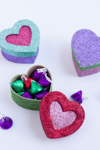 DIY Glittered Heart Boxes | Valentine’s Day Ideas

Materials:
 Supplies for Glitter Boxes


    – Glitter Set
  – Small paper mache heart boxes
   – Mod Podge
    – Foam brush
   – Small brush
   – Paper plates 
   -clear acrylic sealant spray