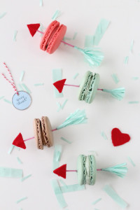 DIY // Valentine Arrow Cookie Picks 

Materials:
    – Toothpicks or skinny candles
   – Adhesive felt
   – Scissors
   – Fringe Scissors
    – Tissue paper
    – Tacky glue