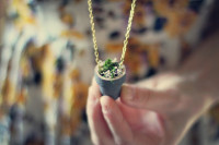 Simple flower pot necklace